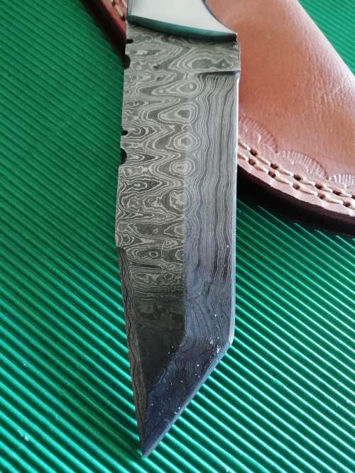 HANDMADE DAMASCUS STEEL HUNTING KNIFE !!!