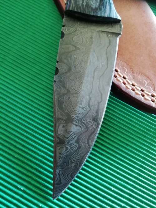 HANDMADE DAMASCUS STEEL HUNTING KNIFE !!!