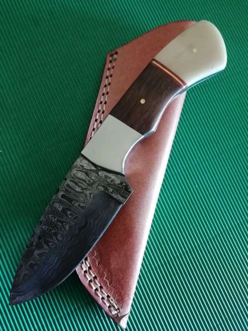 HANDMADE DAMASCUS STEEL HUNTING KNIFE !!!