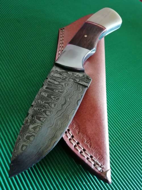 HANDMADE DAMASCUS STEEL HUNTING KNIFE !!!