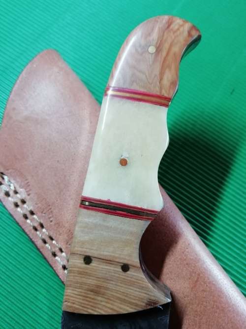 HANDMADE DAMASCUS STEEL HUNTING KNIFE !!!