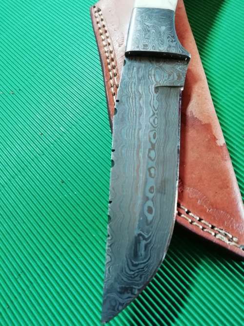 HANDMADE DAMASCUS STEEL HUNTING KNIFE !!!