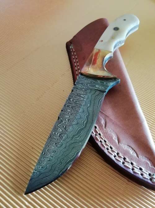 HANDMADE DAMASCUS STEEL HUNTING KNIFE !!!