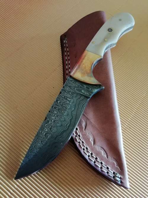 HANDMADE DAMASCUS STEEL HUNTING KNIFE !!!