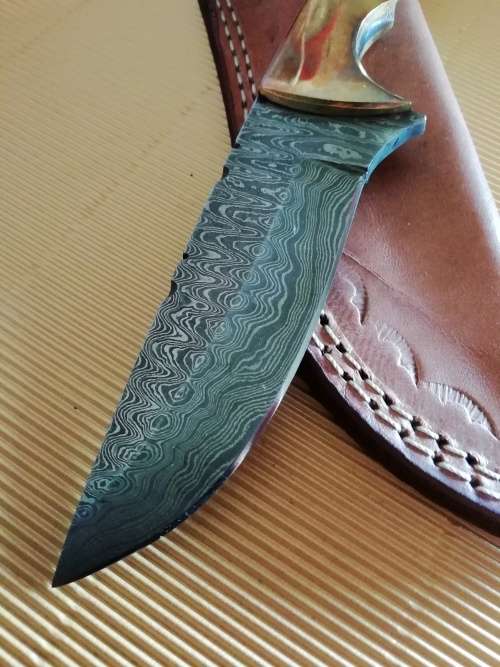 HANDMADE DAMASCUS STEEL HUNTING KNIFE !!!