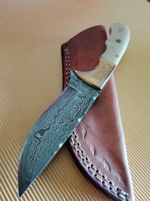 HANDMADE DAMASCUS STEEL HUNTING KNIFE !!!