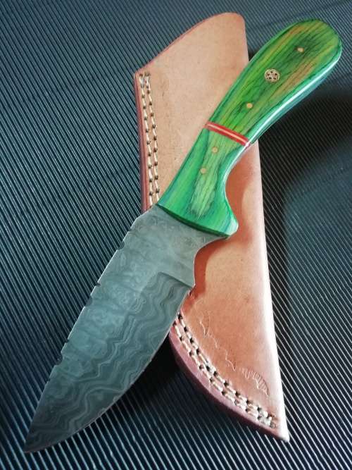 HANDMADE DAMASCUS STEEL HUNTING KNIFE !!!