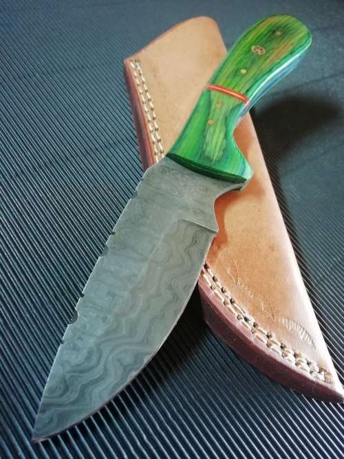 HANDMADE DAMASCUS STEEL HUNTING KNIFE !!!