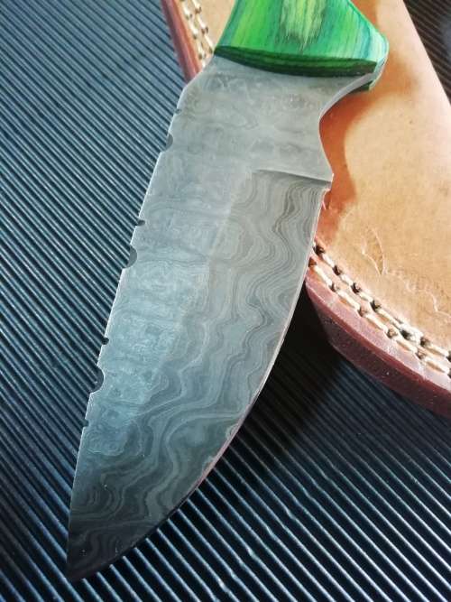 HANDMADE DAMASCUS STEEL HUNTING KNIFE !!!