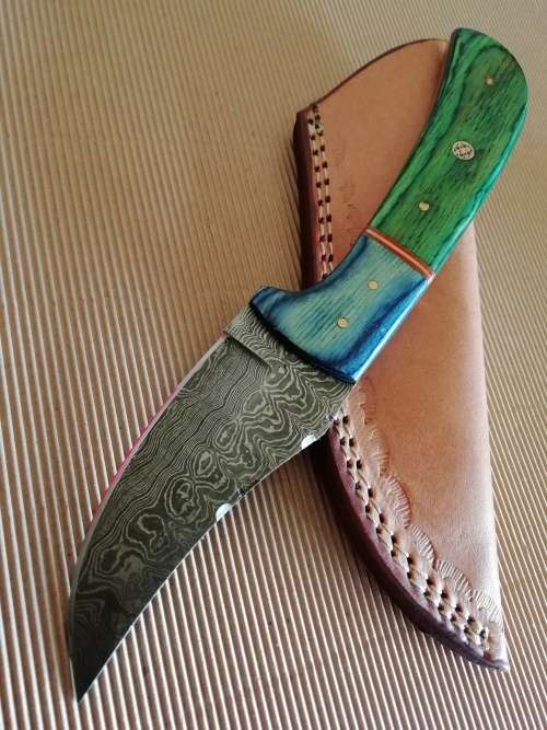 HANDMADE DAMASCUS STEEL HUNTING KNIFE !!!