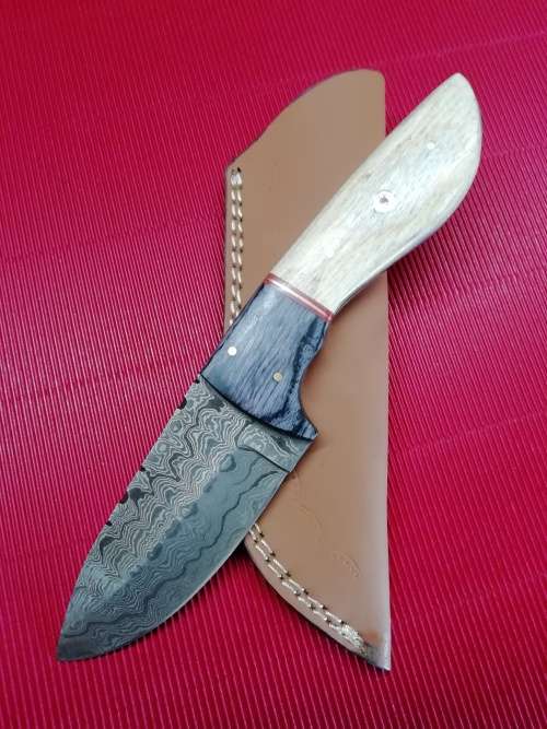 HANDMADE DAMASCUS STEEL HUNTING KNIFE !!!
