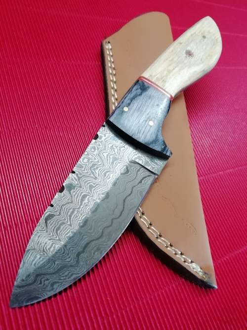 HANDMADE DAMASCUS STEEL HUNTING KNIFE !!!