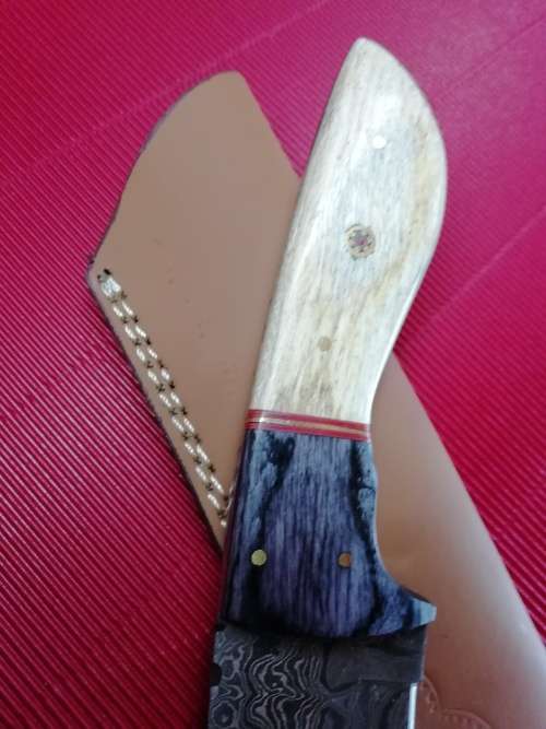 HANDMADE DAMASCUS STEEL HUNTING KNIFE !!!