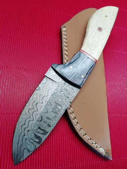 HANDMADE DAMASCUS STEEL HUNTING KNIFE !!!