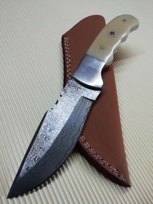 HANDMADE DAMASCUS STEEL HUNTING KNIFE !!!