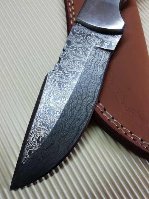 HANDMADE DAMASCUS STEEL HUNTING KNIFE !!!