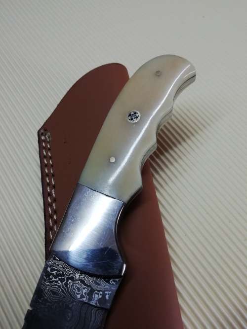 HANDMADE DAMASCUS STEEL HUNTING KNIFE !!!