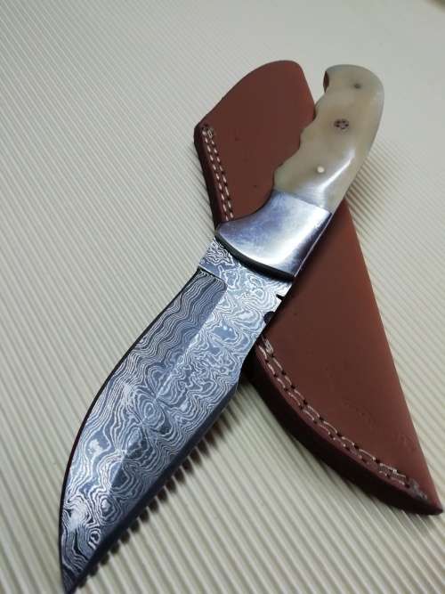 HANDMADE DAMASCUS STEEL HUNTING KNIFE !!!