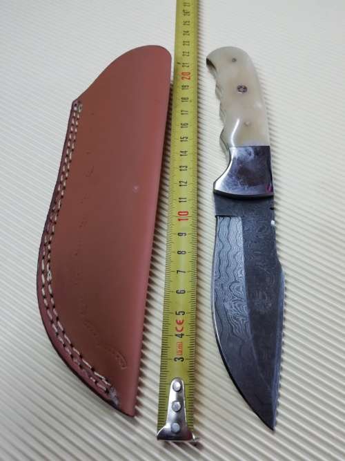 HANDMADE DAMASCUS STEEL HUNTING KNIFE !!!
