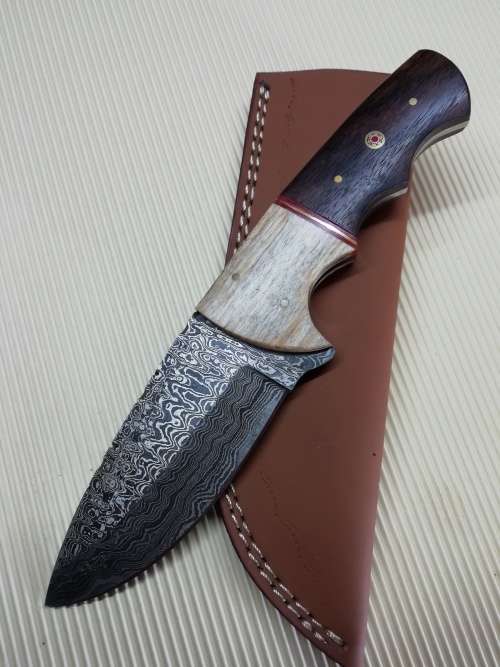 HANDMADE DAMASCUS STEEL HUNTING KNIFE !!!