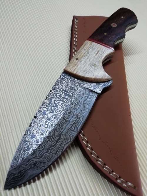 HANDMADE DAMASCUS STEEL HUNTING KNIFE !!!