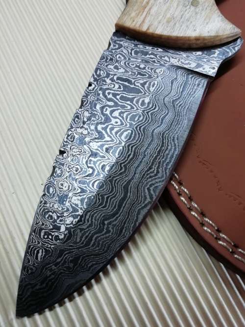 HANDMADE DAMASCUS STEEL HUNTING KNIFE !!!