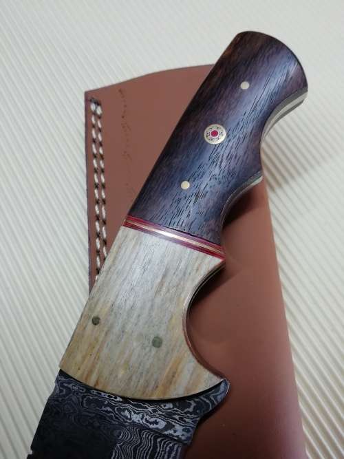 HANDMADE DAMASCUS STEEL HUNTING KNIFE !!!