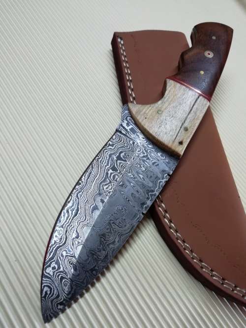 HANDMADE DAMASCUS STEEL HUNTING KNIFE !!!