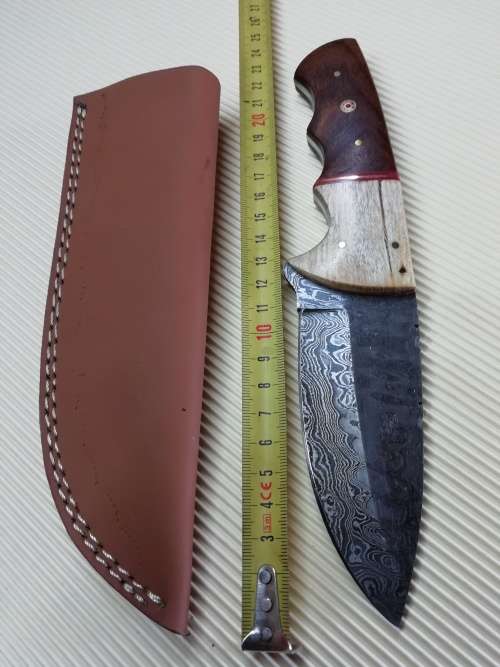HANDMADE DAMASCUS STEEL HUNTING KNIFE !!!