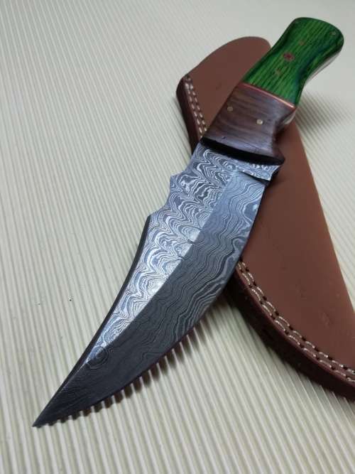 HANDMADE DAMASCUS STEEL HUNTING KNIFE !!!