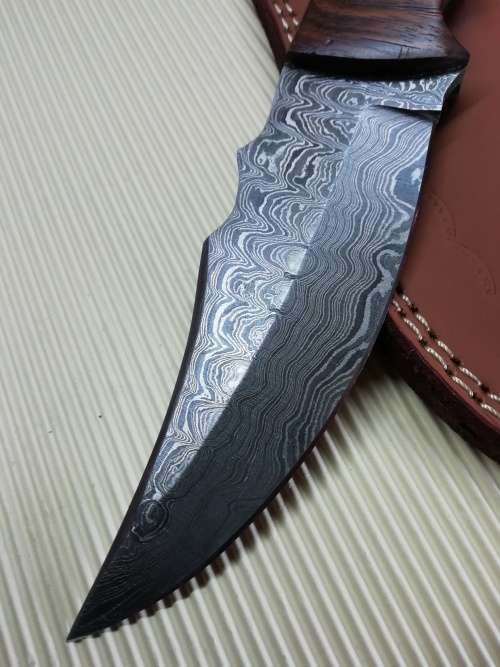 HANDMADE DAMASCUS STEEL HUNTING KNIFE !!!