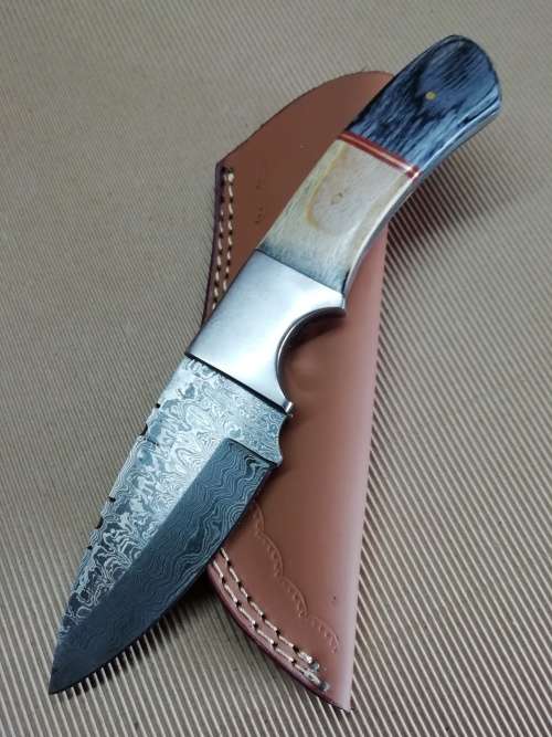 HANDMADE DAMASCUS STEEL HUNTING KNIFE !!!