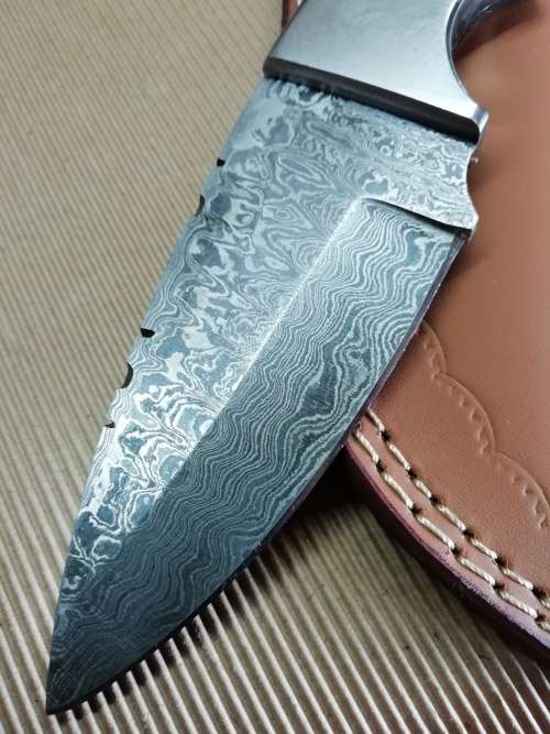 HANDMADE DAMASCUS STEEL HUNTING KNIFE !!!