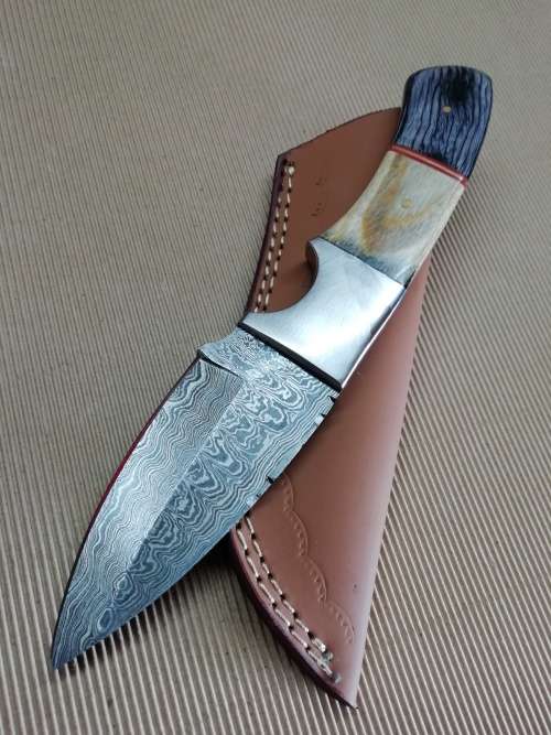 HANDMADE DAMASCUS STEEL HUNTING KNIFE !!!