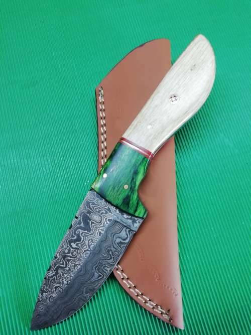 HANDMADE DAMASCUS STEEL HUNTING KNIFE !!!