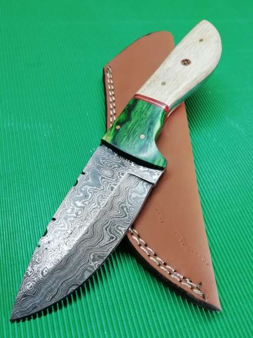 HANDMADE DAMASCUS STEEL HUNTING KNIFE !!!