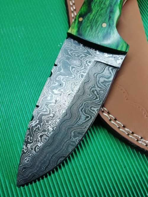 HANDMADE DAMASCUS STEEL HUNTING KNIFE !!!