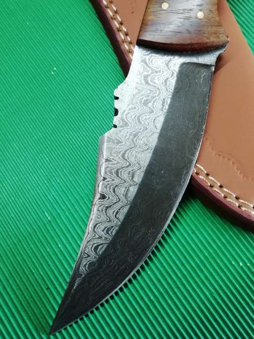 HANDMADE DAMASCUS STEEL HUNTING KNIFE !!!