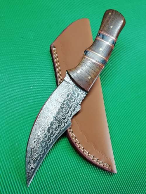 HANDMADE DAMASCUS STEEL HUNTING KNIFE !!!