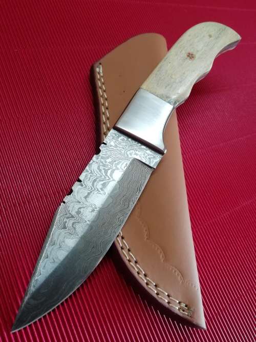 HANDMADE DAMASCUS STEEL HUNTING KNIFE !!!
