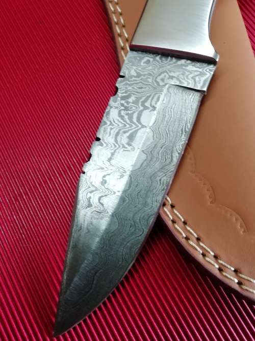 HANDMADE DAMASCUS STEEL HUNTING KNIFE !!!