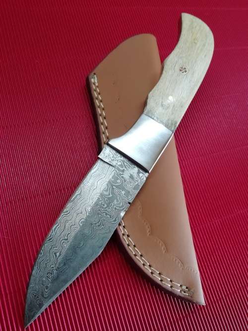 HANDMADE DAMASCUS STEEL HUNTING KNIFE !!!