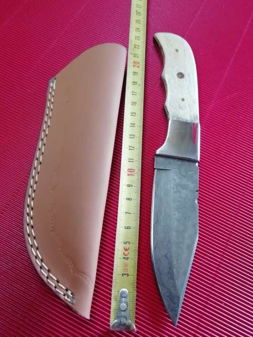 HANDMADE DAMASCUS STEEL HUNTING KNIFE !!!