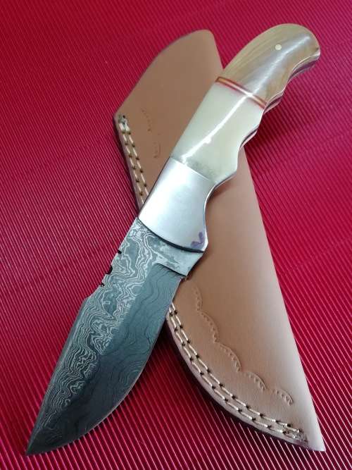 HANDMADE DAMASCUS STEEL HUNTING KNIFE !!!