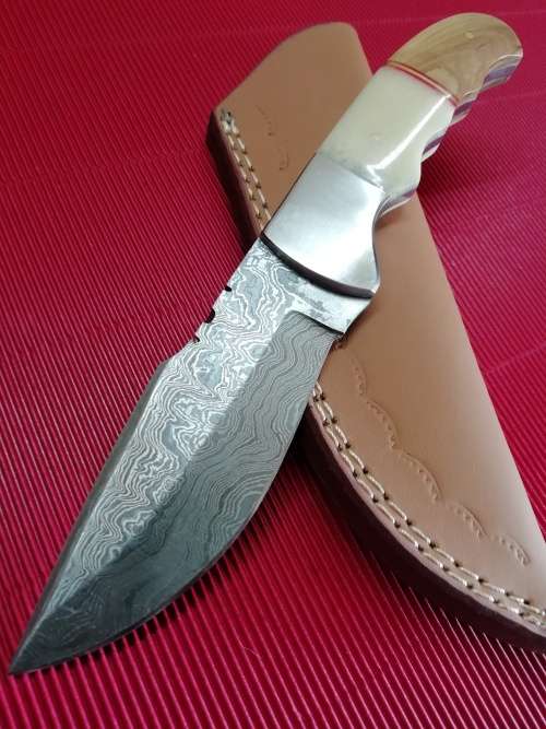 HANDMADE DAMASCUS STEEL HUNTING KNIFE !!!
