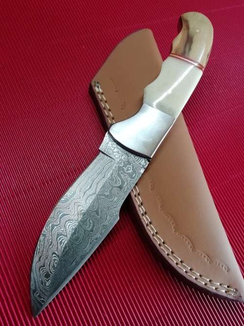 HANDMADE DAMASCUS STEEL HUNTING KNIFE !!!
