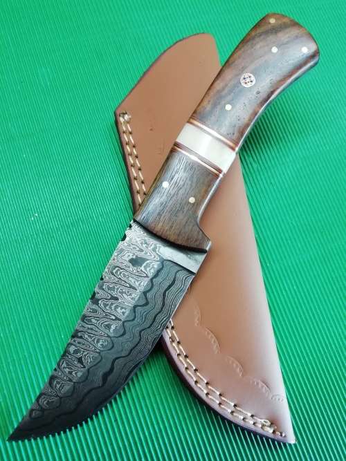 HANDMADE DAMASCUS STEEL HUNTING KNIFE !!!