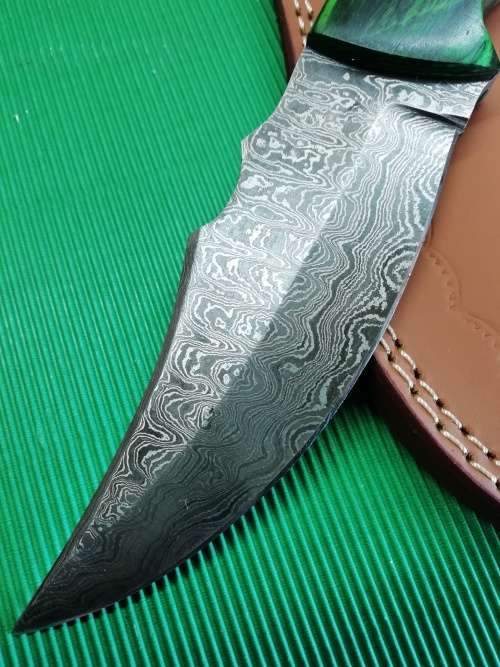 HANDMADE DAMASCUS STEEL HUNTING KNIFE !!!