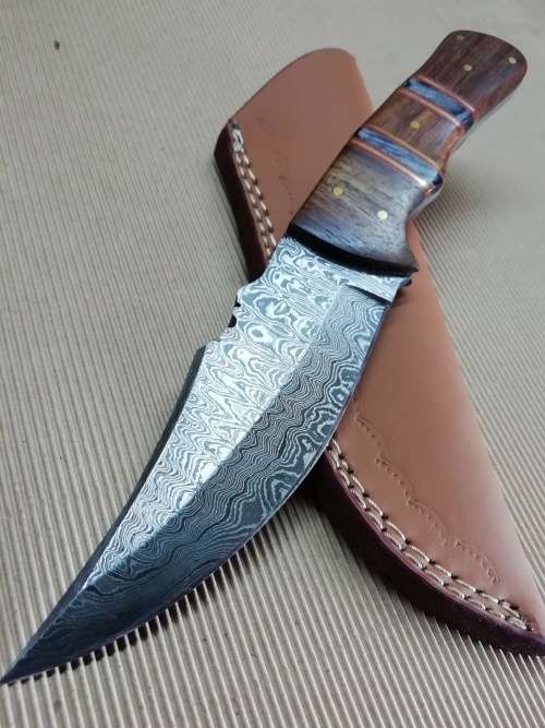 HANDMADE DAMASCUS STEEL HUNTING KNIFE !!!