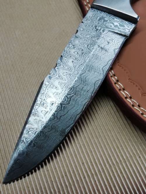 HANDMADE DAMASCUS STEEL HUNTING KNIFE !!!